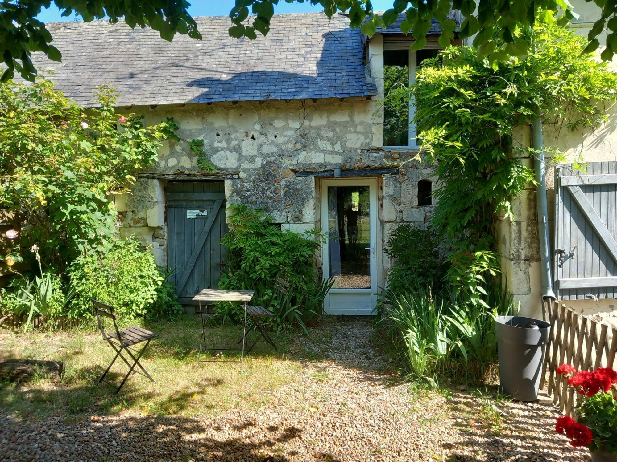 Les Chambres Du Vau Profond Vernoil Exterior foto